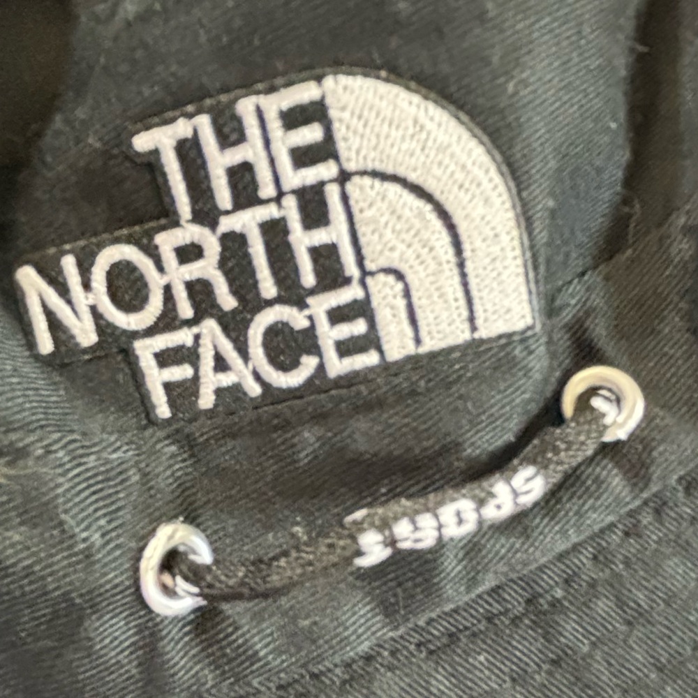 The North Face Classic Bucket Hat - Picture 3 of 9